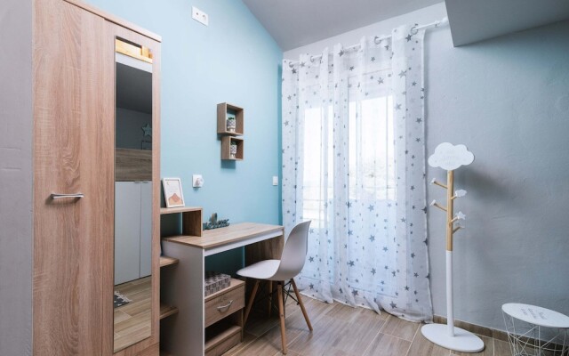 ---Ammira Mare--House near sea with pool