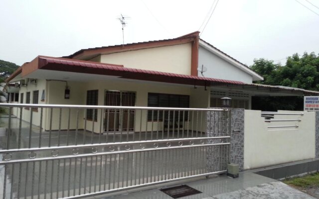 Riverside Homestay