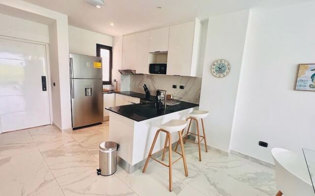 Luxury Apartment With Pool And Golf View
