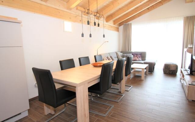 Contemporary Apartment With Ski Storage, Parking, Heating