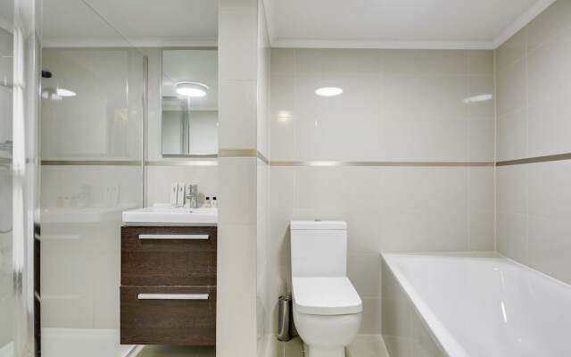The Earl's Court Retreat - Modern & Central 2BDR with Garden