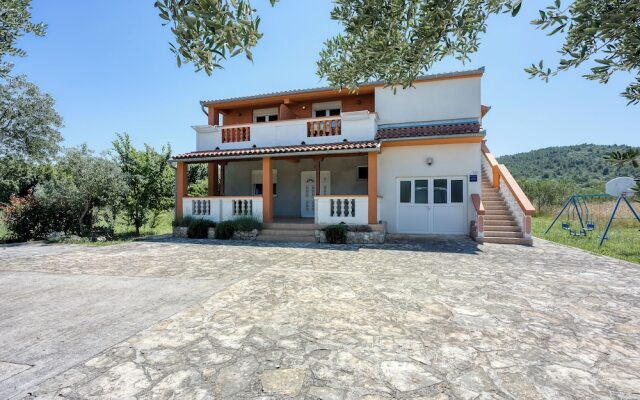 Seaview Apartment in Pasman A2