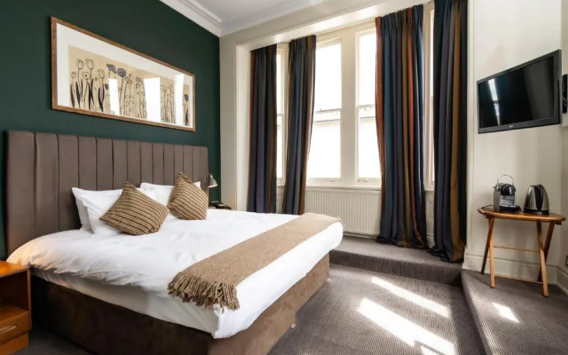 Kew Gardens Hotel