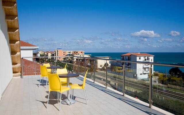 Upscale Apartment in Torre Melissa Near Beach