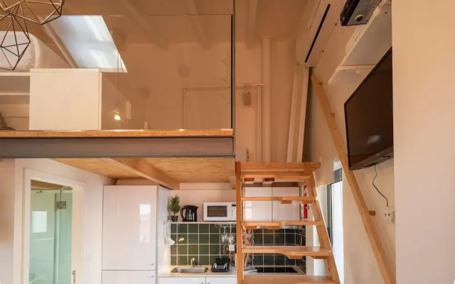 Mezzanine Stylish Apartment U