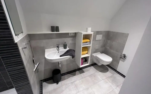 Small Boulder Comfortable Vacation Home