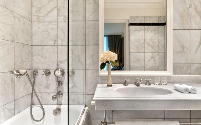 Le Dokhan’s Paris Arc de Triomphe, a Tribute Portfolio Hotel