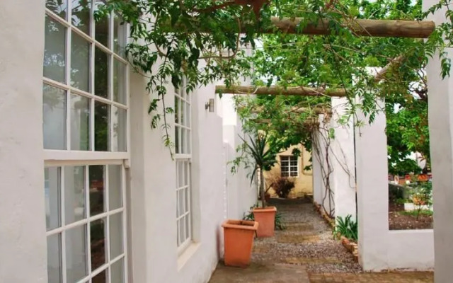 Cedrics Country Lodge