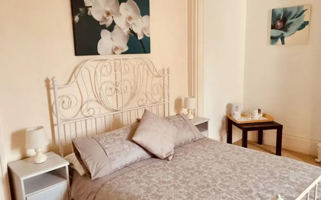 Bentons Guest House