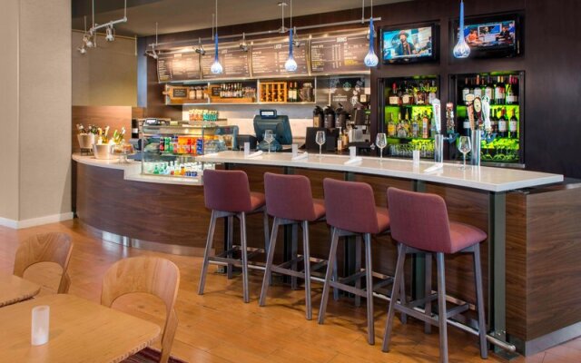 Courtyard Newark Elizabeth