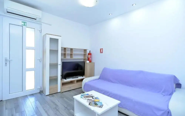 Lovely Flat Just Steps From the Beach