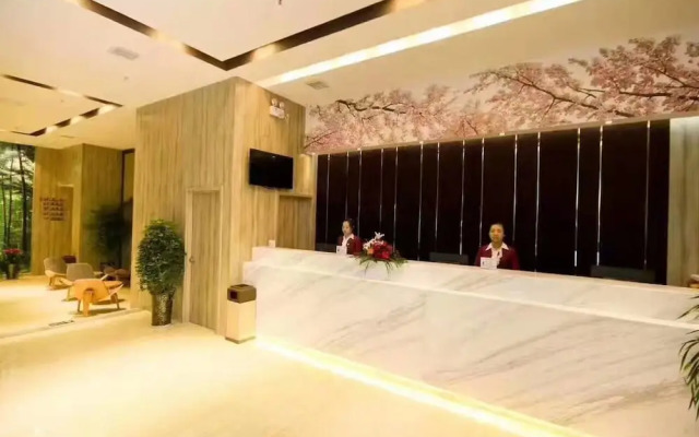Runjia Qinshang Hotel (Xi'an Air Force Engineering University Changlepo Metro Station)