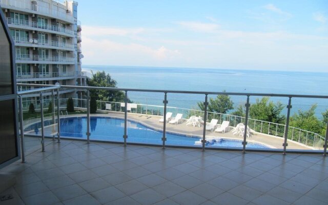 Silver Beach Apart Complex