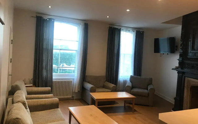 Entire Two Bedrooms Flat with Nice View H2