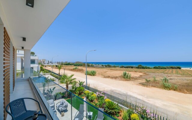 By The Beach - Emerald Seaview Villa