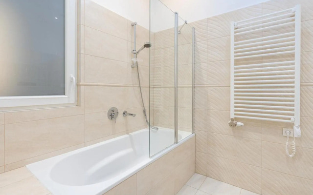 DON'T LOOK any further - Gary's superb apartment