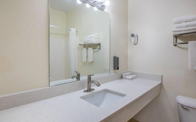 Days Inn by Wyndham Mackinaw City/Bridgeview Area