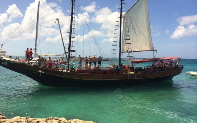 Gold Coast Luxurious and Stylish Condo