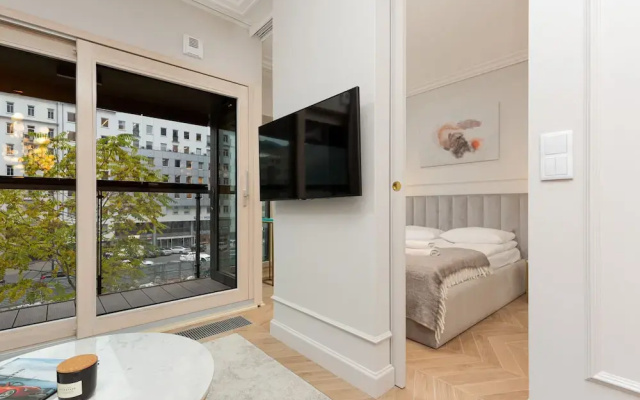 Mennica Azurite by Renters Prestige