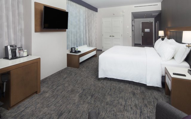 Holiday Inn Hotel & Suites Montreal Centre-ville Ouest, an IHG Hotel