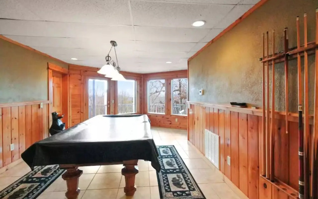 Smoky Treehouse Lodge #614