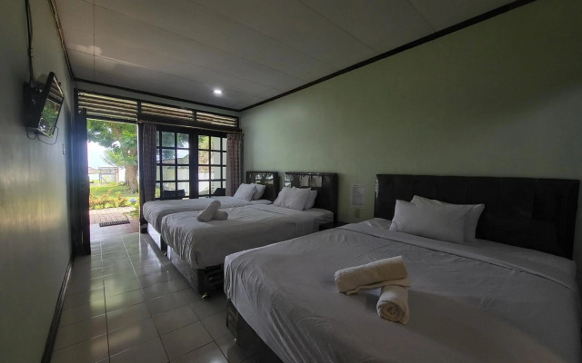 Pandu Lakeside Hotel Tuktuk