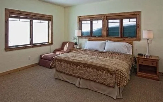 North Tahoe Lodge