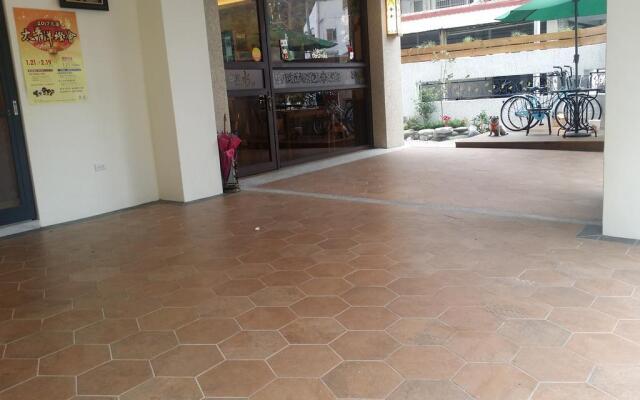 Happiness is coming(Near Hualien Railway Station)