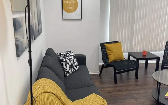 Hollywood Business Suites