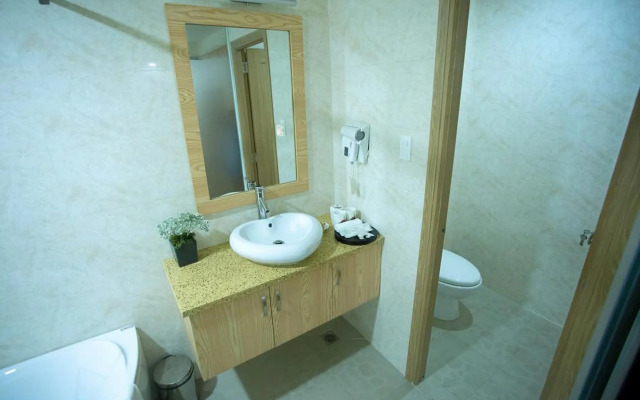 Thuy Sakura Hotel & Serviced Apartment