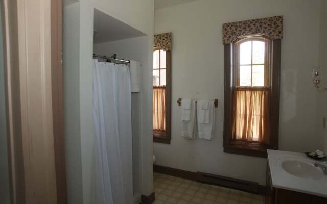 Oak Valley Inn & Suites