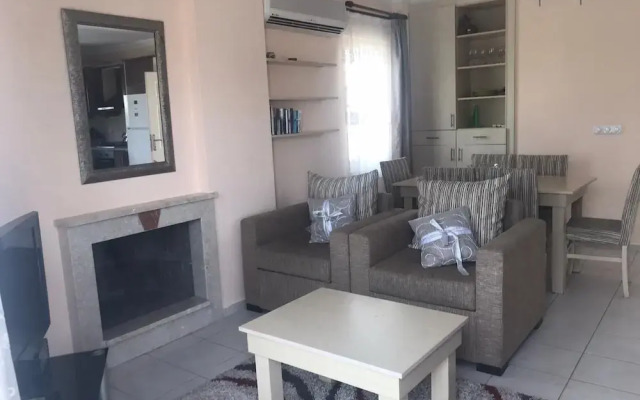 1 Bedroom Apartment Lake View 3 by Likya Global
