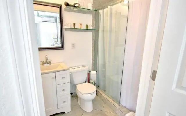 Las Olas Guesthouse @ 15th Avenue