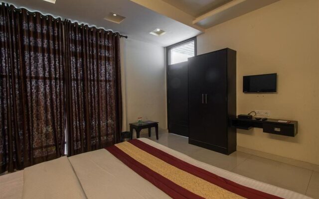OYO Rooms Jan Path Nirman Nagar