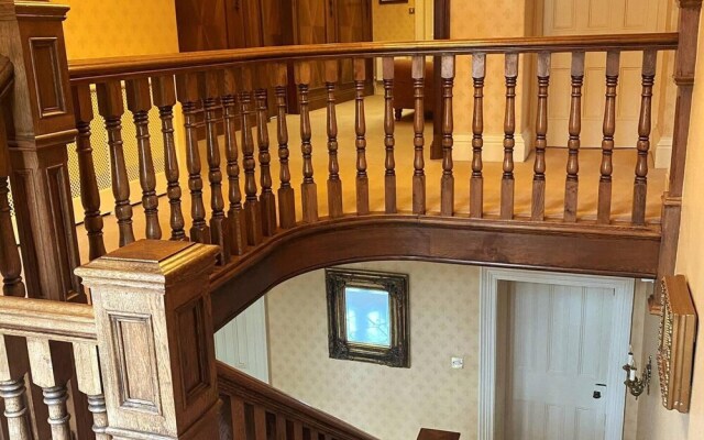 Exceptional Unique 5 Bedroom Manor House