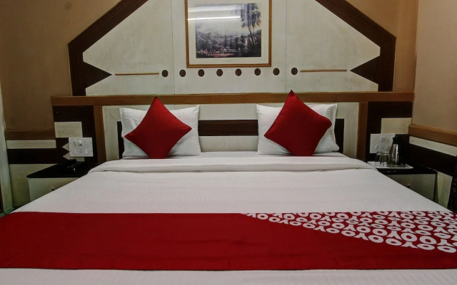 OYO 13595 VT Residency