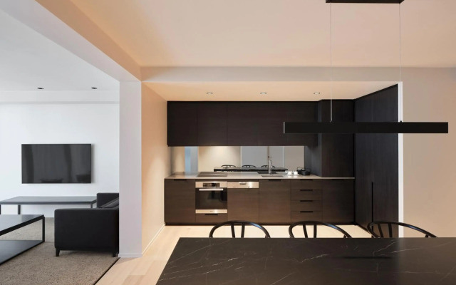 Burbury Hotel & Apartments