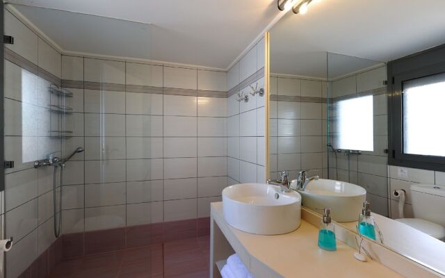 Villa Nefeli - Six Bedroom Villa