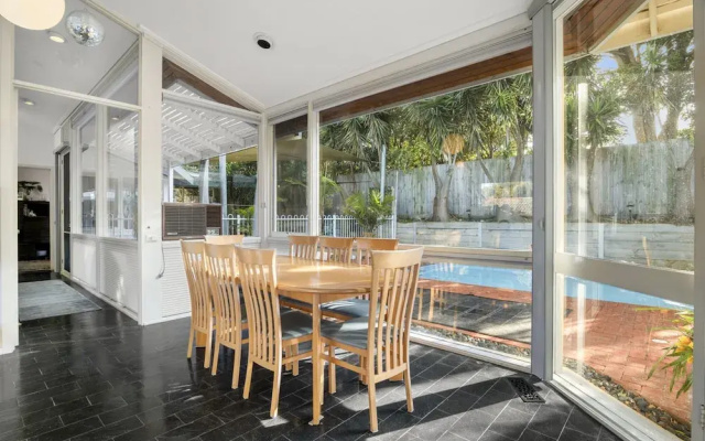 5-bed Haven With Pool Minutes From Beaches