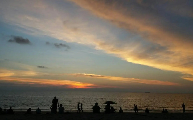 Lanta Long Beach Hostel