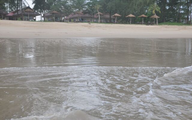 Pranee Beach Bungalows