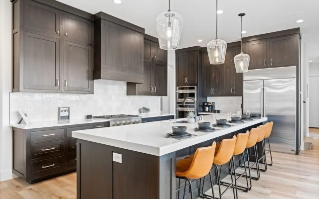 The Dugout 8 Bedroom Home