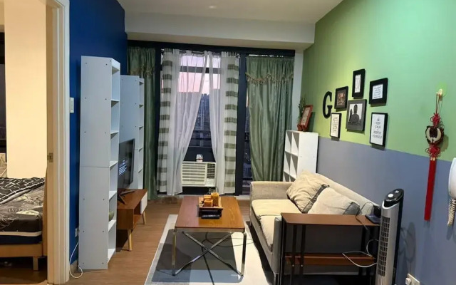 Gramercy 2 bedrooms w Balcony City View