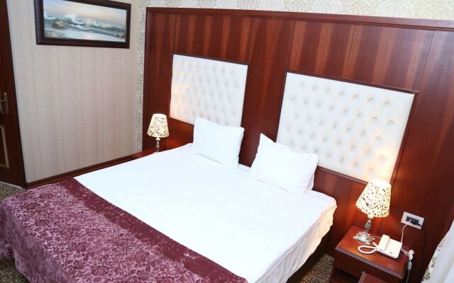 Clover Hotel Baku