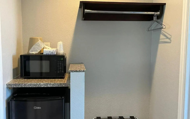 Laguna Inn & Suites
