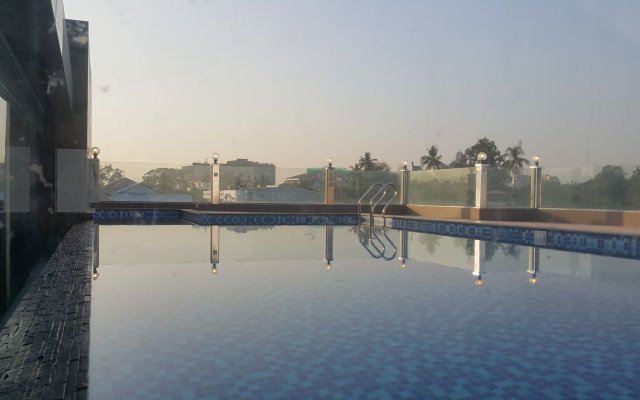 Clover Suites Royal Lake Yangon