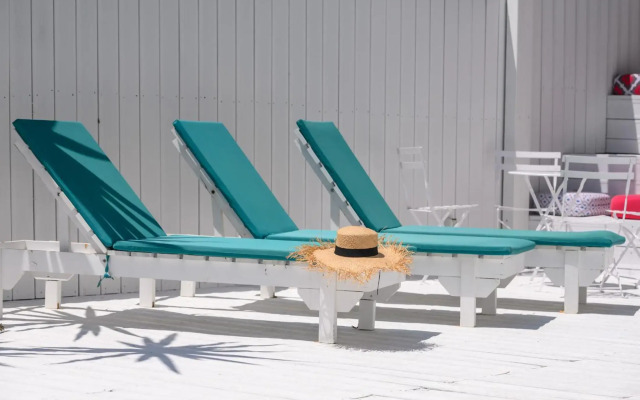 Azure Mare Hotel