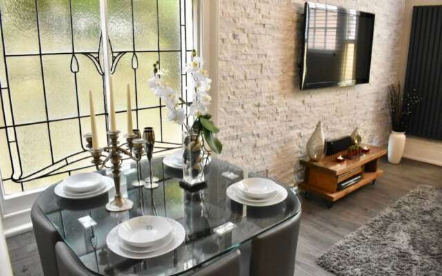 2 Bedroom Apartment Near Seafront in Brighton
