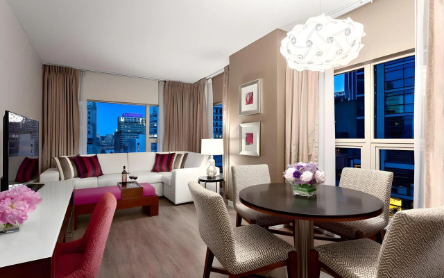 Auberge Vancouver Hotel