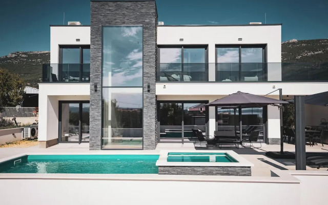 Villa Just be Happy by Trawelltopia